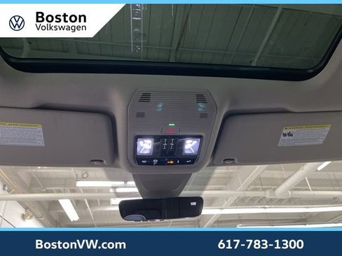 Used 2025 Volkswagen Atlas SEL Premium R-Line image 25