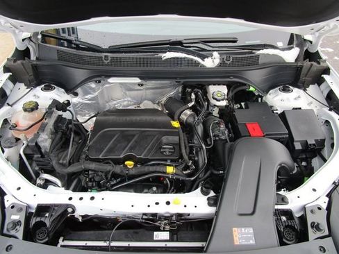 Used 2024 Chevrolet Trax LT w/ LT Convenience Package image 7