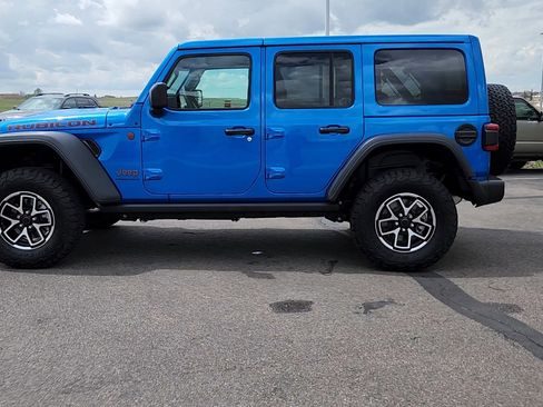 Used 2025 Jeep Wrangler Unlimited Rubicon w/ Convenience Group AWD/4WD image 2