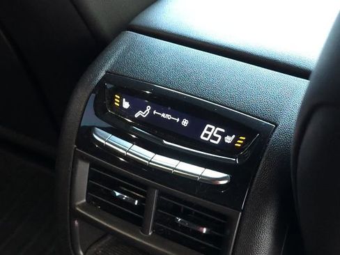 Used 2021 Cadillac XT5 Premium Luxury image 16