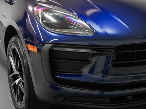 Certified 2025 Porsche Macan image 16
