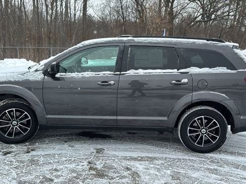 Used 2019 Dodge Journey SE w/ Blacktop Package image 6