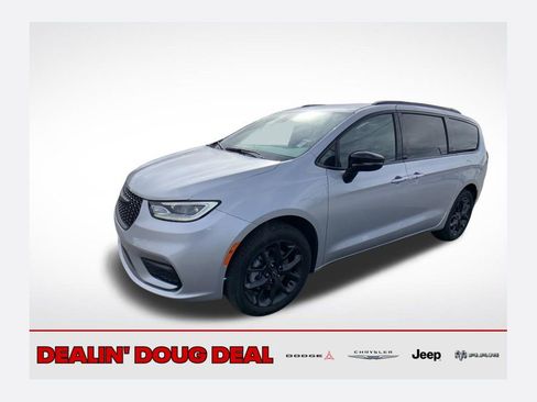 New 2026 Chrysler Pacifica Select w/ S Appearance Package AWD/4WD image 1
