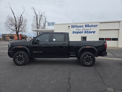 Used 2025 GMC Sierra 2500 AT4X image 8