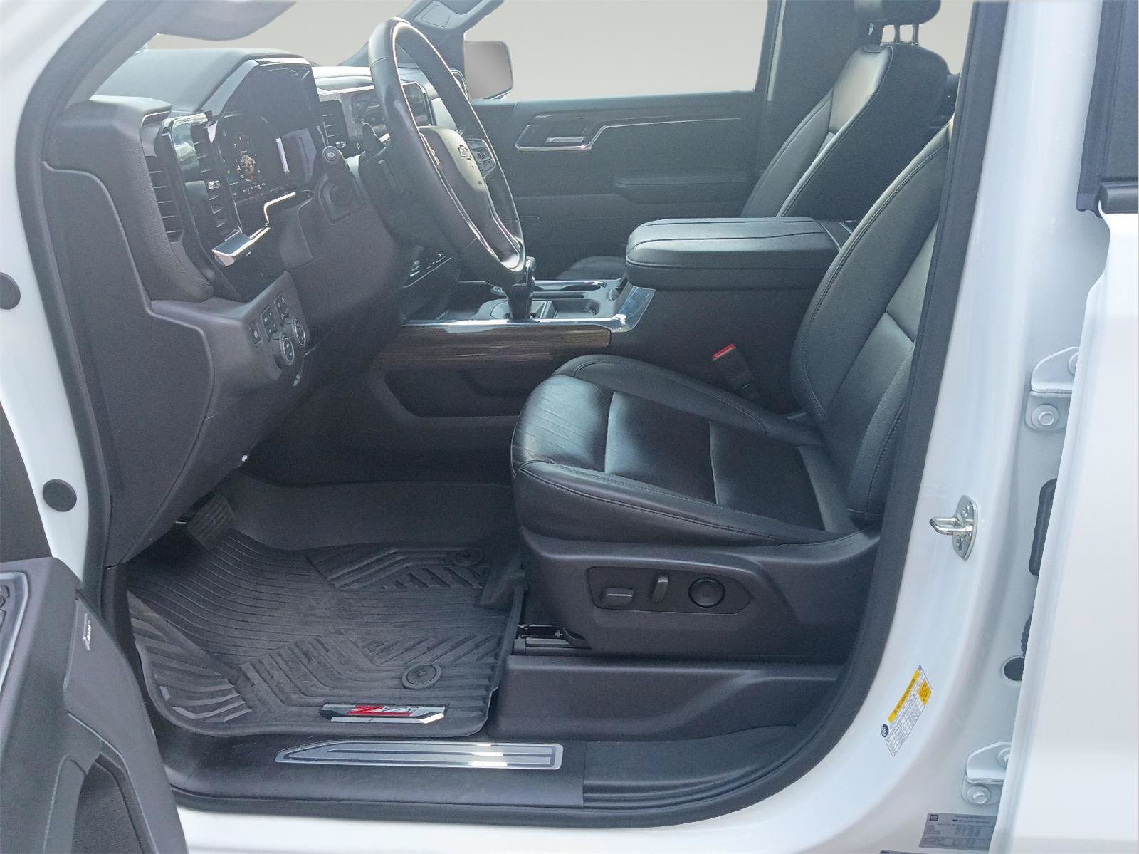 Used 2025 Chevrolet Silverado 1500 LT Trail Boss w/ LT Trail Boss Premium Package AWD/4WD image 25