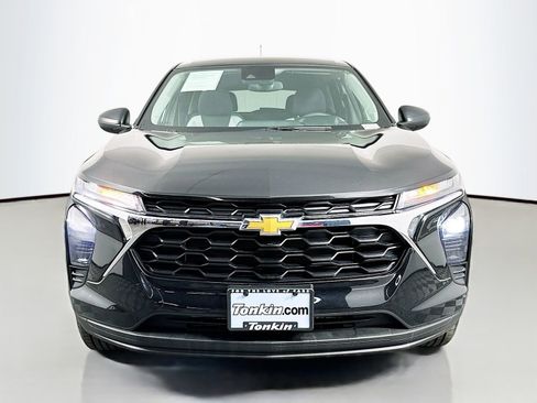 Used 2024 Chevrolet Trax LS FWD image 2