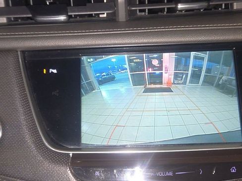 Used 2018 Cadillac XT5 Luxury w/ Driver Awareness Package image 17