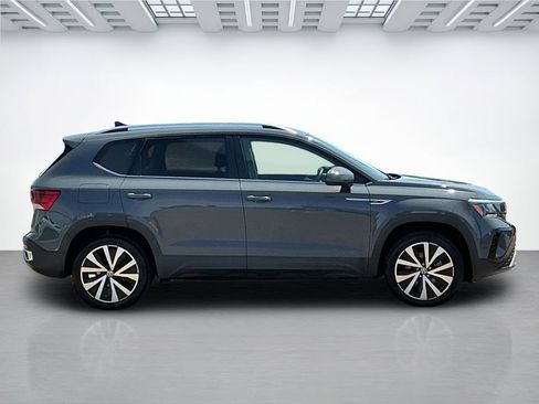 Used 2022 Volkswagen Taos SE FWD image 7
