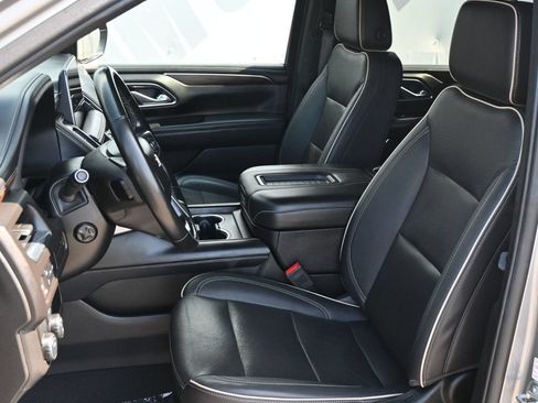 Used 2023 Chevrolet Suburban Premier RWD image 17