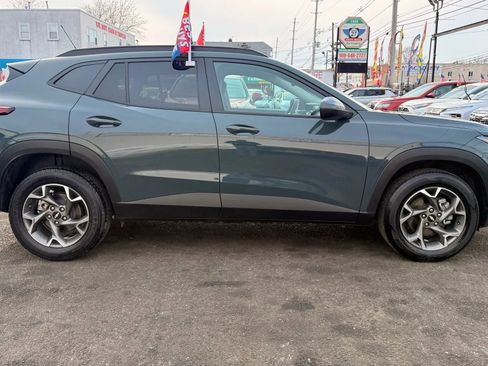 Used 2025 Chevrolet Trax LT image 11