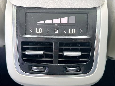 Used 2022 Volvo XC90 T5 Momentum w/ Advanced Package image 20