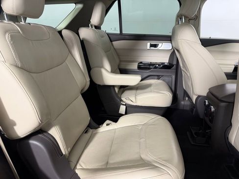 Used 2023 Ford Explorer Platinum w/ Technology Package AWD/4WD image 33