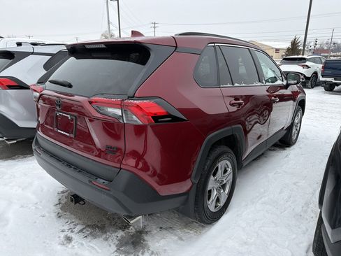 Used 2022 Toyota RAV4 XLE image 7