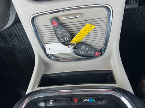 Used 2016 Dodge Grand Caravan SXT w/ UConnect Hands-Free Group image 34