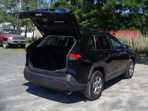 Used 2025 Toyota RAV4 XLE w/ Convenience Package AWD/4WD image 7