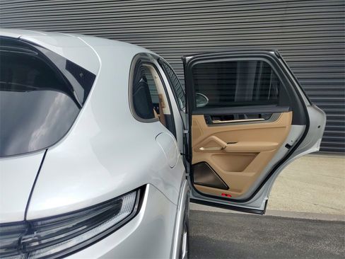 New 2025 Porsche Cayenne Turbo image 22