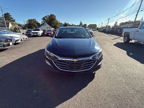 Used 2020 Chevrolet Malibu LT image 2