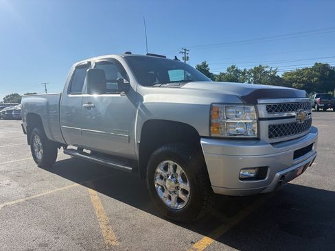 Used 2012 Chevrolet Silverado 2500 LT w/ Z71 Appearance Package AWD/4WD image 4