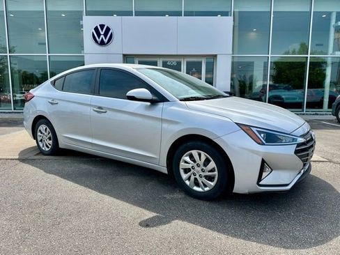 Used 2019 Hyundai Elantra SE FWD image 1