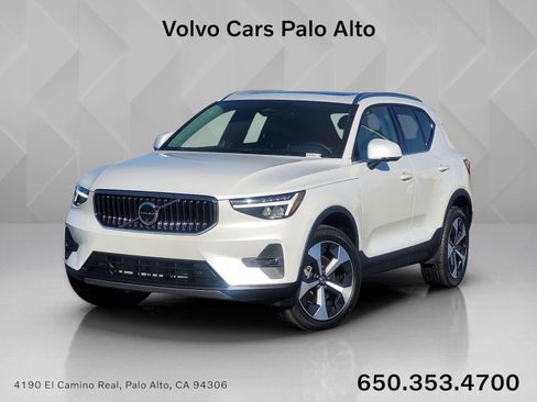Certified 2025 Volvo XC40 B5 Plus AWD/4WD image 1