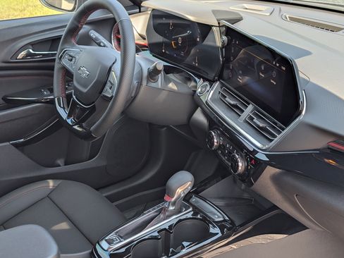 New 2025 Chevrolet Trax RS w/ Sunroof Package image 8