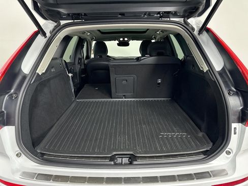Used 2023 Volvo XC60 B5 Plus image 19
