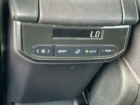Used 2022 Toyota Highlander L FWD image 11