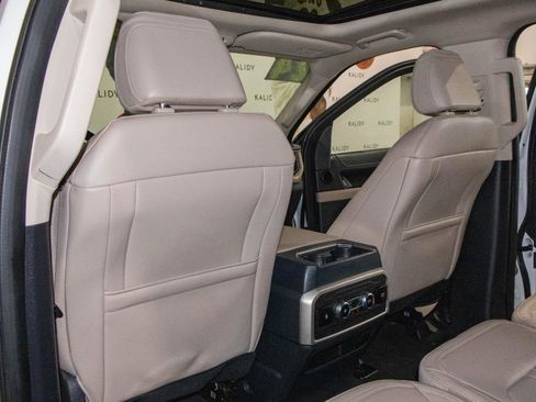 Used 2024 Ford Expedition Limited image 10