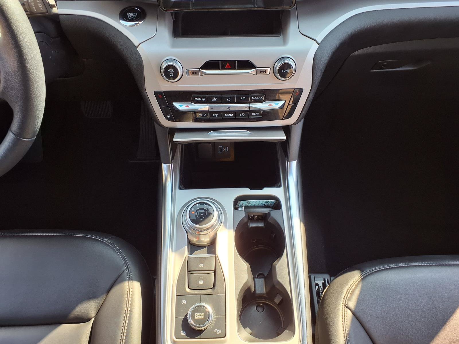Used 2023 Ford Explorer XLT w/ Equipment Group 202A AWD/4WD image 19