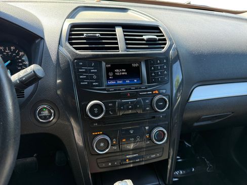 Used 2017 Ford Explorer XLT FWD image 12