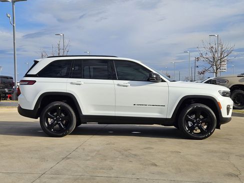 New 2025 Jeep Grand Cherokee Limited image 7