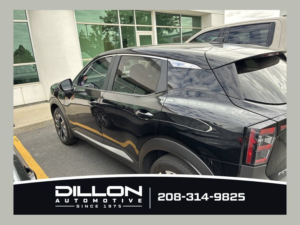 Used 2025 Nissan Kicks SV AWD/4WD image 1