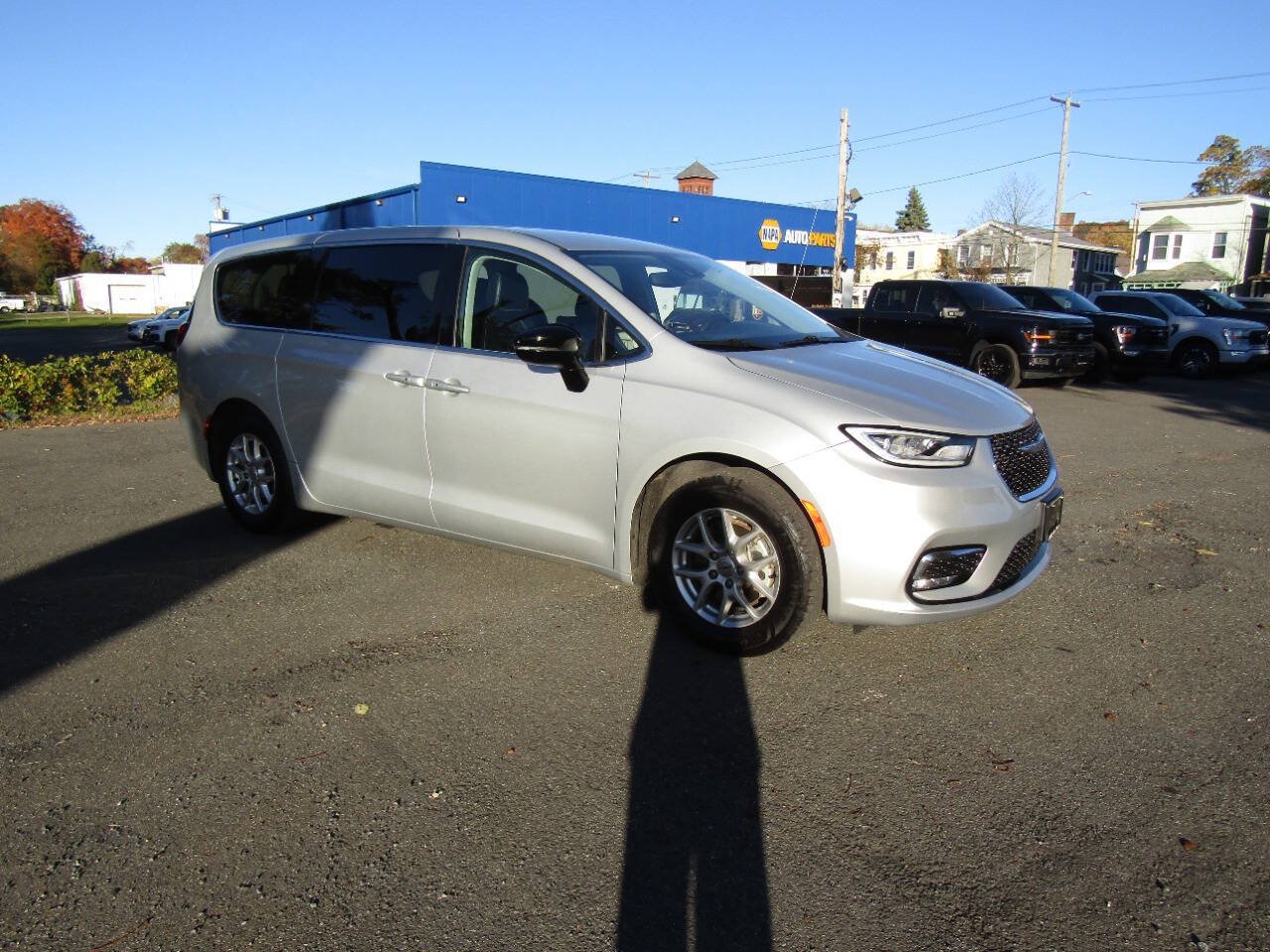 Used 2024 Chrysler Pacifica Touring-L FWD image 38