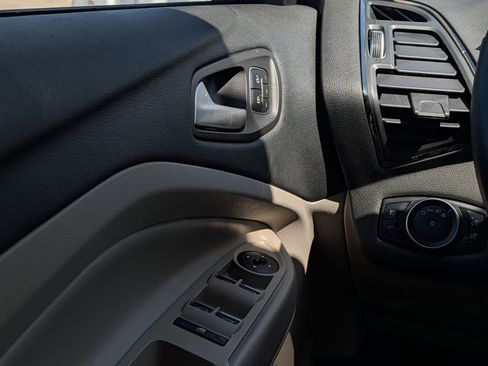 Certified 2017 Ford Escape Titanium FWD image 24