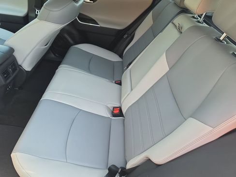 Used 2019 Toyota RAV4 Limited w/ Carpet Mat Package AWD/4WD image 18