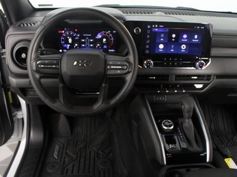 Used 2024 Chevrolet Colorado Trail Boss w/ Technology Package image 11