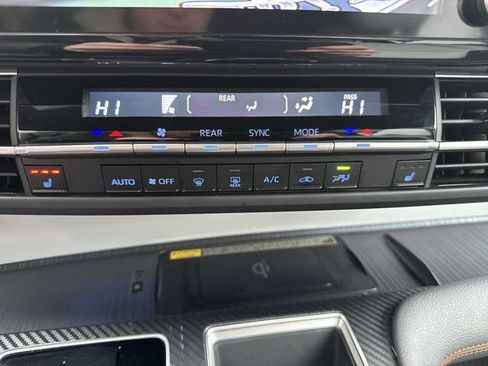 Used 2023 Toyota Sienna XSE image 19