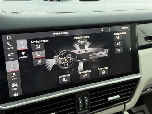 Used 2019 Porsche Cayenne S image 32