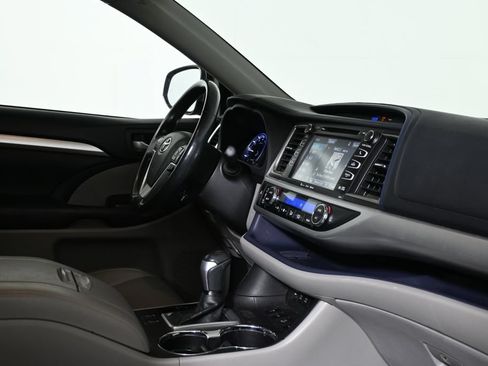 Used 2017 Toyota Highlander XLE AWD/4WD image 8