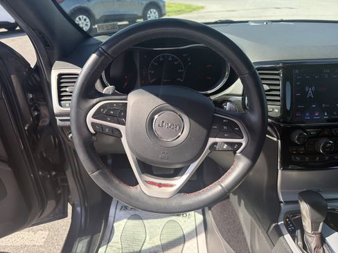 Used 2019 Jeep Grand Cherokee Trailhawk AWD/4WD image 17
