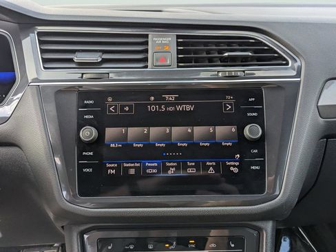 Certified 2022 Volkswagen Tiguan SE R-Line image 22