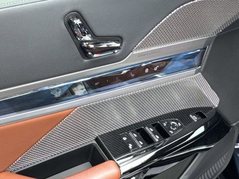 Certified 2023 BMW 760i xDrive image 18