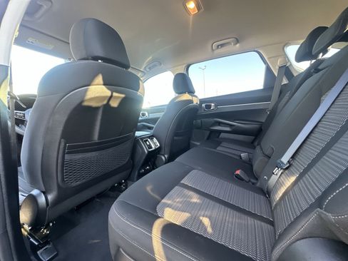 Used 2023 Kia Sorento LX image 27