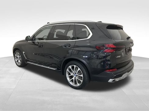 Used 2025 BMW X5 xDrive50e image 3