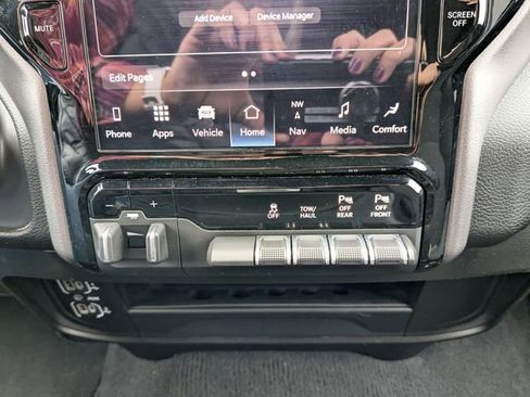 Used 2024 RAM 2500 Big Horn w/ Sport Appearance Package AWD/4WD image 5