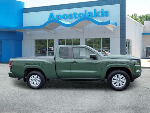 Used 2022 Nissan Frontier SV AWD/4WD image 2