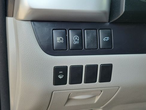 Certified 2018 Toyota Highlander Plus w/ Carpet Mat Package (TMS) AWD/4WD image 20