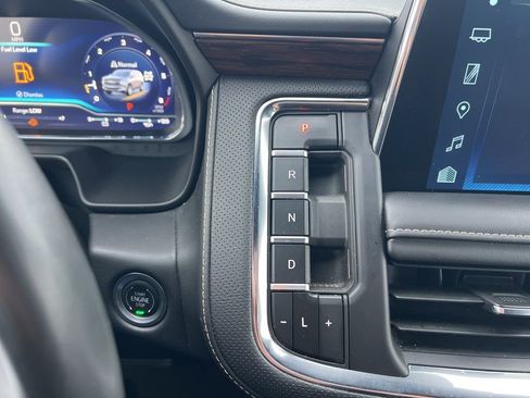 Used 2024 Chevrolet Suburban Premier image 17