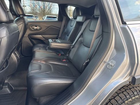 Used 2021 Jeep Cherokee Latitude Lux w/ Comfort/Convenience Group image 12