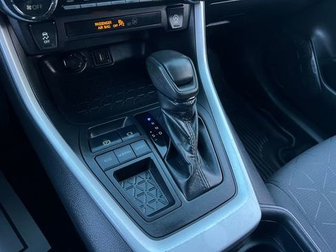 Used 2020 Toyota RAV4 XLE image 27